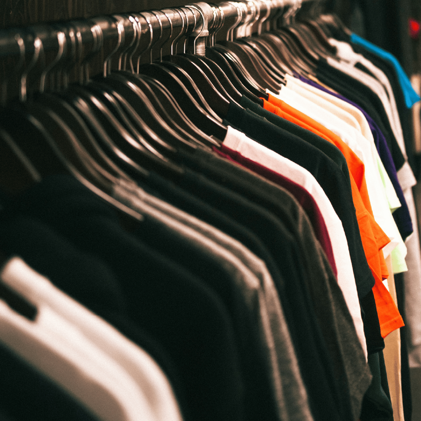 CLOTHING & ACCESSORIES